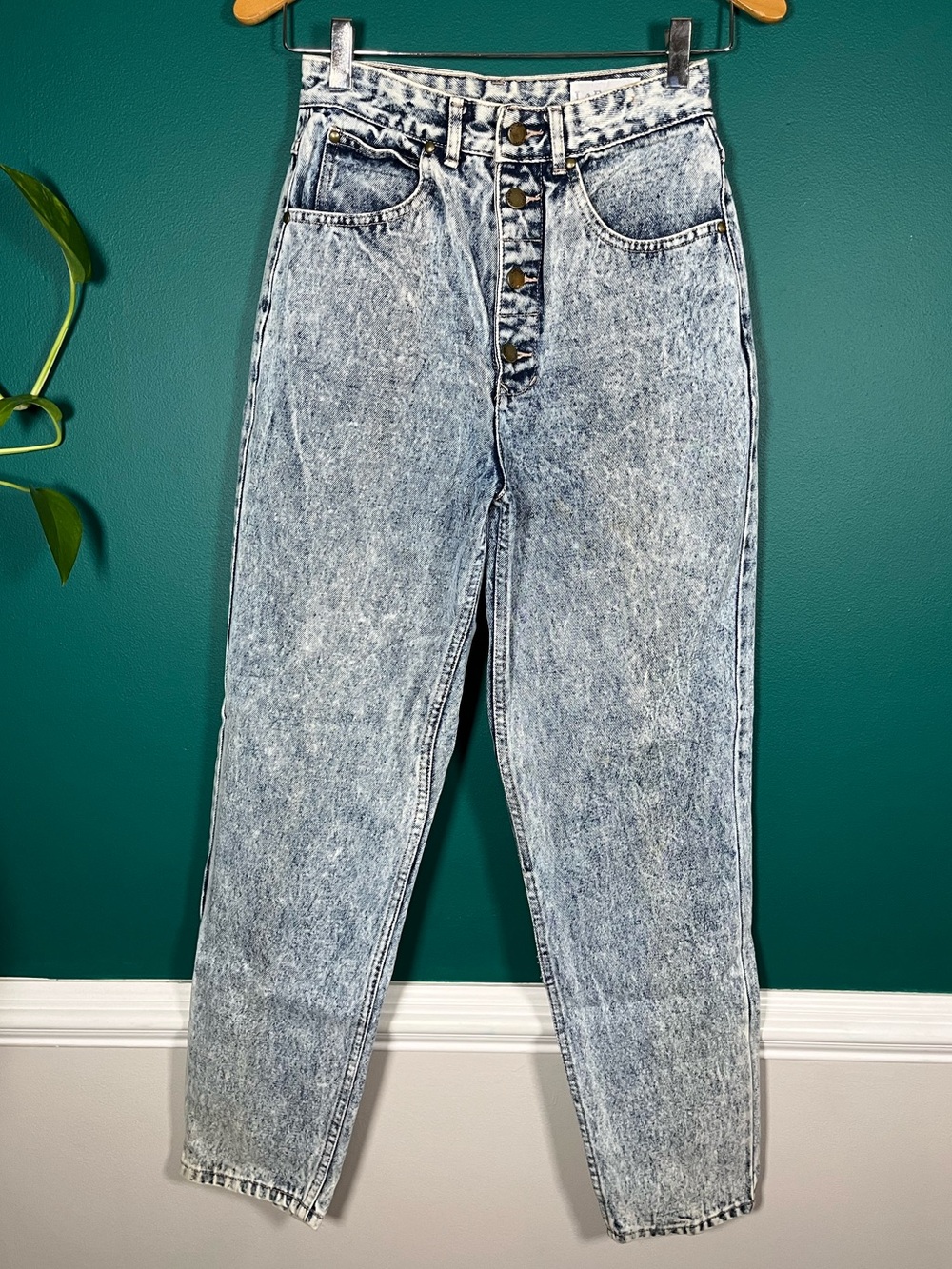 Vintage button fly Light Acid Wash High-Waist Women's Jeans
